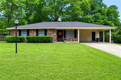 Photo of 417 West Hampton Drive Dr, Pineville, LA 71360 (MLS # CN2556432)
