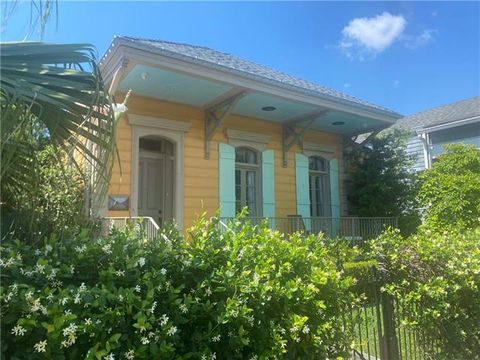 Photo of 3439 Constance Street St, New Orleans, LA 70115 (MLS # NO2557817)
