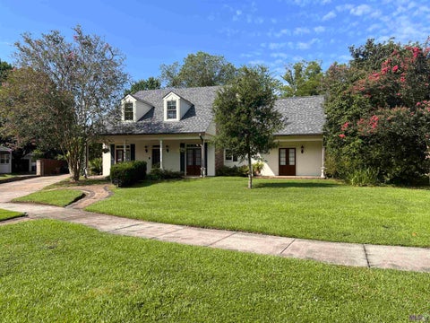 Photo of 6832 S Woodgate Ct Ct, Baton Rouge, LA 70808 (MLS # BR2026012423)