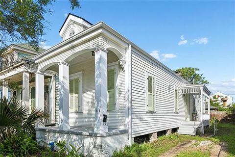 Photo of 315 S Telemachus Street St, New Orleans, LA 70119 (MLS # NO2551866)