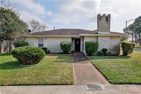 Photo of 8400 Aberdeen Road Rd, New Orleans, LA 70127 (MLS # NO2539833)