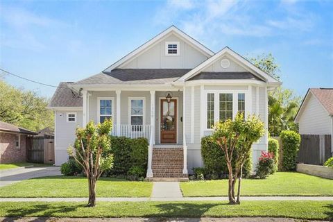 Photo of 1758 Burbank Drive Dr, New Orleans, LA 70122 (MLS # NO2551445)