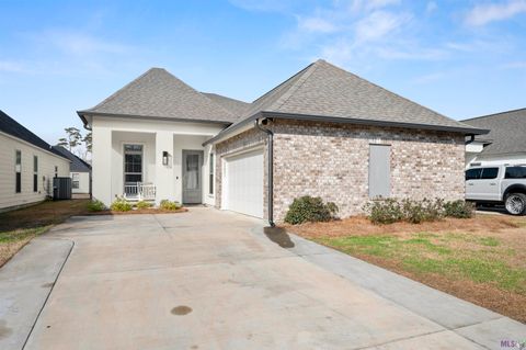 Photo of 11681 Hideaway St St, Denham Springs, LA 70726 (MLS # BR2026002632)