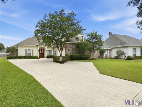 Photo of 18671 Old Cypress Cir Cir, Prairieville, LA 70769 (MLS # BR2026008505)