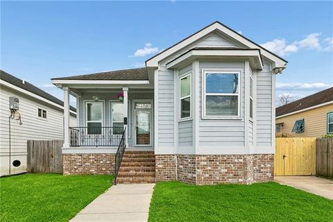 Photo of 5025 Pauger Street St, New Orleans, LA 70122 (MLS # NO2546372)