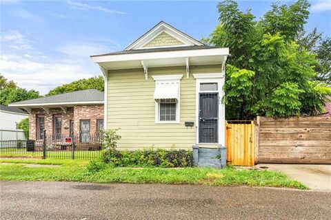 Photo of 924 Kentucky Street St, New Orleans, LA 70117 (MLS # NO2544485)