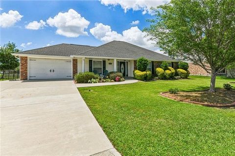 Photo of 3516 Lake Lynn Drive Dr, Gretna, LA 70056 (MLS # NO2553057)