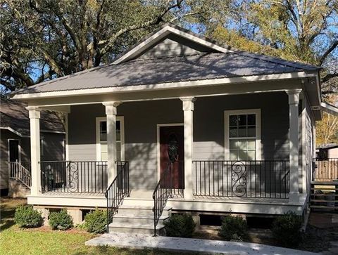 Photo of 325 E Hornsby Street St, Covington, LA 70433 (MLS # NO2556918)