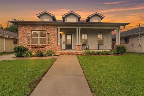Photo of 1013 Rosa Avenue Ave, Metairie, LA 70005 (MLS # NO2563573)