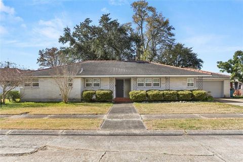 Photo of 162 Linda Court Ct, Gretna, LA 70053 (MLS # NO2542370)