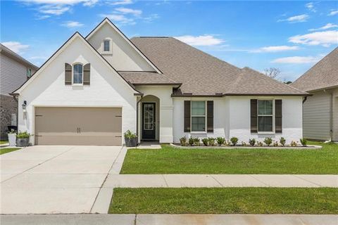 Photo of 21212 White Wing Dove Drive Dr, Covington, LA 70433 (MLS # NO2563928)