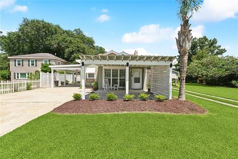 Photo of 623 Bonnabel Boulevard Blvd, Metairie, LA 70005 (MLS # NO2546529)