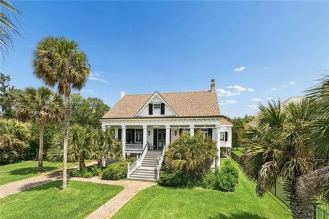 Photo of 1815 Lakeshore Drive Dr, Mandeville, LA 70448 (MLS # NO2555517)