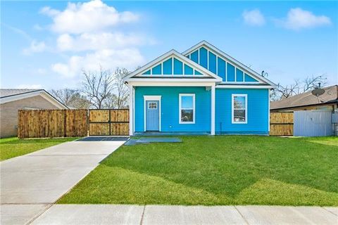 Photo of 2509 Riverbend Road, Violet, LA 70092 (MLS # NO2560204)