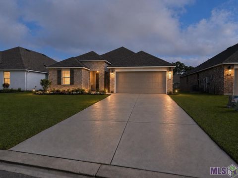 Photo of 7800 Collin Trails Trl, Denham Springs, LA 70726 (MLS # BR2026008375)