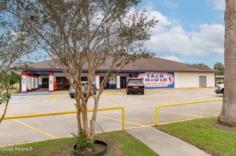 Photo of 602 W Admiral Doyle Drive, New Iberia, LA 70560 (MLS # 2600008118)