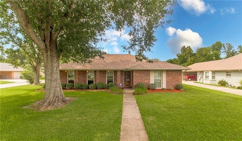 Photo of 301 Devon Road Rd, Laplace, LA 70068 (MLS # NO2566591)