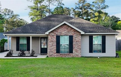 Photo of 1629 Viola Street St, Mandeville, LA 70448 (MLS # NO2550173)