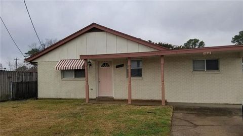 Photo of 4928 Sandalwood Street St, New Orleans, LA 70127 (MLS # NO2543916)