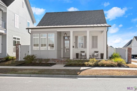 Photo of 1702 Rue De Grand, Baton Rouge, LA 70808 (MLS # BR2026011529)