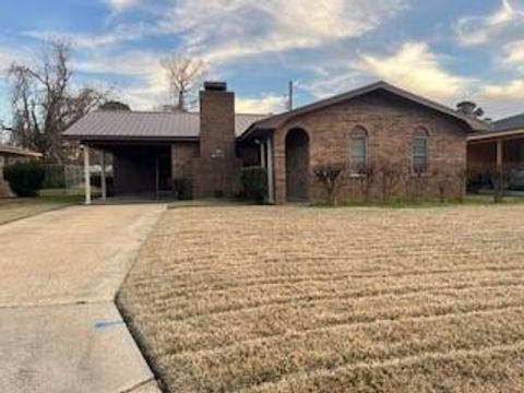 Photo of 817 Lafitte Drive Dr, Alexandria, LA 71301 (MLS # CN2542385)