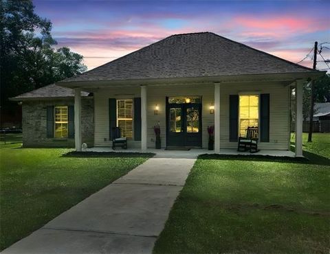 Photo of 39224 Oak Street St, Pearl River, LA 70452 (MLS # NO2547564)