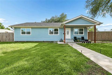 Photo of 2111 10th Street St, Kenner, LA 70062 (MLS # NO2551989)