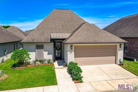 Photo of 12424 Grand Villa Ct Ct, Baton Rouge, LA 70817 (MLS # BR2026006400)