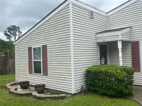 Photo of 201 Putters Lane Ln, Slidell, LA 70460 (MLS # NO2560541)
