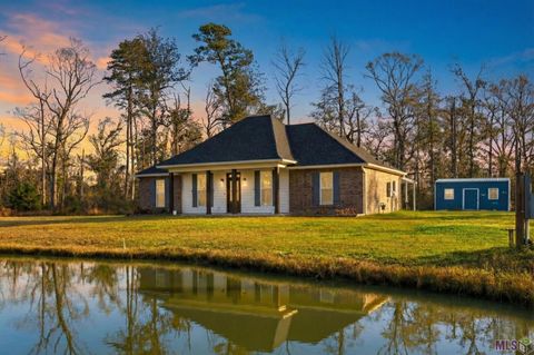 Photo of 23217 Hoo Shoo Too Rd Rd, Baton Rouge, LA 70817 (MLS # BR2026000522)