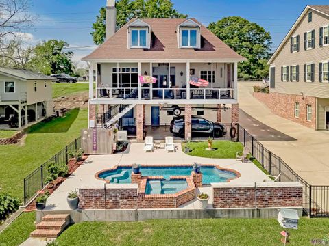 Photo of 7890 False River Rd Rd, Oscar, LA 70762 (MLS # BR2026006530)