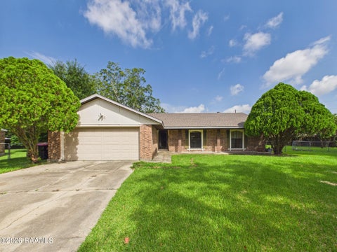 Photo of 210 Castle Row, Lafayette, LA 70506 (MLS # 2600006670)