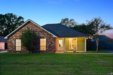 Photo of 15059 Ridgewood Ave Ave, Prairieville, LA 70769 (MLS # BR2026006508)