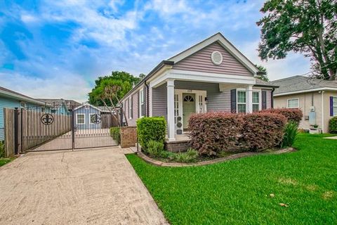 Photo of 608 Terrace Street St, Jefferson, LA 70121 (MLS # NO2564369)
