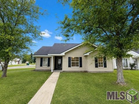 Photo of 108 Mary St St, Gray, LA 70359 (MLS # BY2026007982)