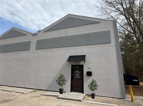 Photo of 711 N Causeway Boulevard Blvd #B, Mandeville, LA 70471 (MLS # NO2541758)