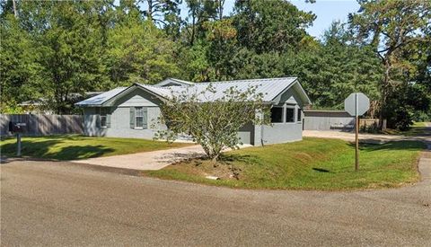 Photo of 71498 N Harrison Street St, Covington, LA 70433 (MLS # NO2555975)