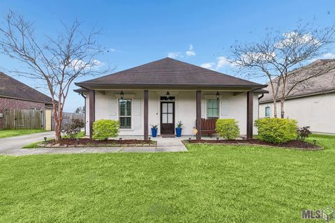 Photo of 10766 Fenway Ave Ln, Denham Springs, LA 70726 (MLS # BR2026004120)