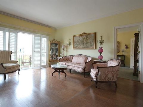 Photo of 800 Rue Burgundy Street Dr #315, Metairie, LA 70005 (MLS # NO2554289)