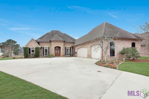 Photo of 6919 Lagoon Ct Ct, Greenwell Springs, LA 70739 (MLS # BR2026003017)