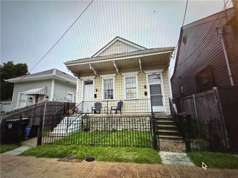 Photo of 5209-11 Tchoupitoulas Street St, New Orleans, LA 70115 (MLS # NO2564937)