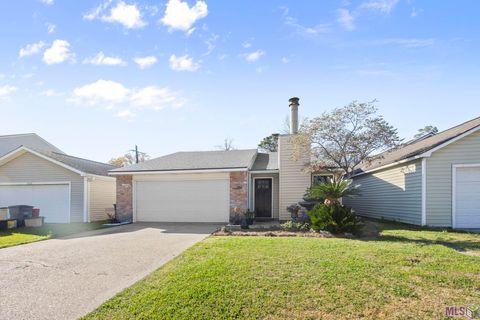 Photo of 242 Highland Creek Pkwy Pkwy, Baton Rouge, LA 70808 (MLS # BR2026004419)