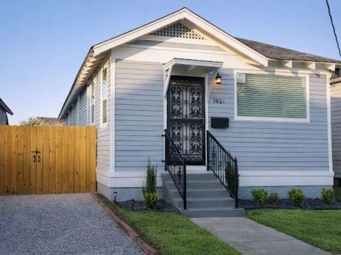 Photo of 7021 Pritchard Place Pl, New Orleans, LA 70125 (MLS # NO2551263)