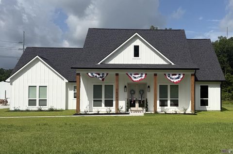 Photo of 16345 Bree Dr Dr, Greenwell Springs, LA 70739 (MLS # BR2026008095)