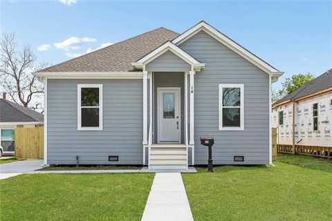 Photo of 14 Fairlane Drive Dr, Metairie, LA 70003 (MLS # NO2551392)