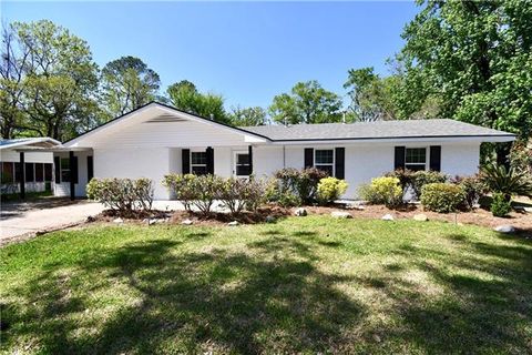Photo of 2818 Woodlawn Drive Dr, Alexandria, LA 71303 (MLS # CN2549691)
