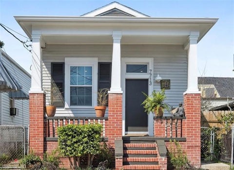 Photo of 7713 Zimpel Street St, New Orleans, LA 70118 (MLS # NO2567818)