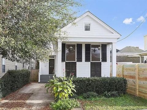 Photo of 919 Hillary Street St, New Orleans, LA 70118 (MLS # NO2546942)
