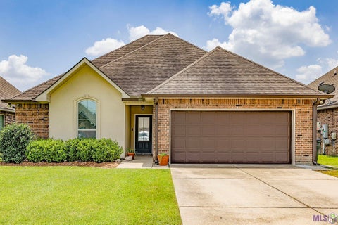 Photo of 418 Cypress Garden Dr Dr, Houma, LA 70364 (MLS # BY2026013544)
