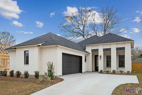 Photo of 16553 Villa Brielle Ave Ave, Baton Rouge, LA 70817 (MLS # BR2026008503)